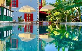 Banana Alaçatı Food&Stay - Adults Only
